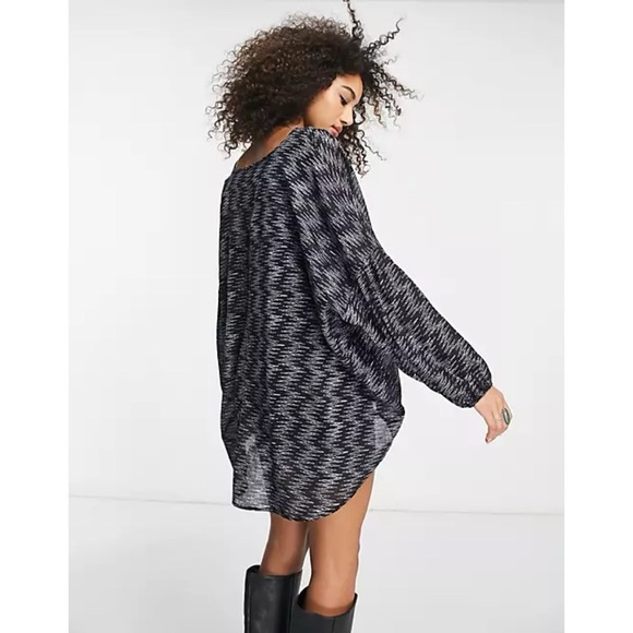 Free People Blooms For You Blouse Size XS Black Intimately Oversized Sleep Flowy - Picture 2 of 15